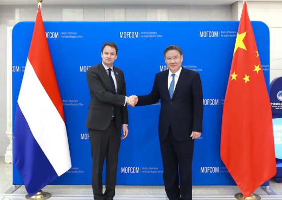 荷兰首相在北京与我国交流光刻机贸易！